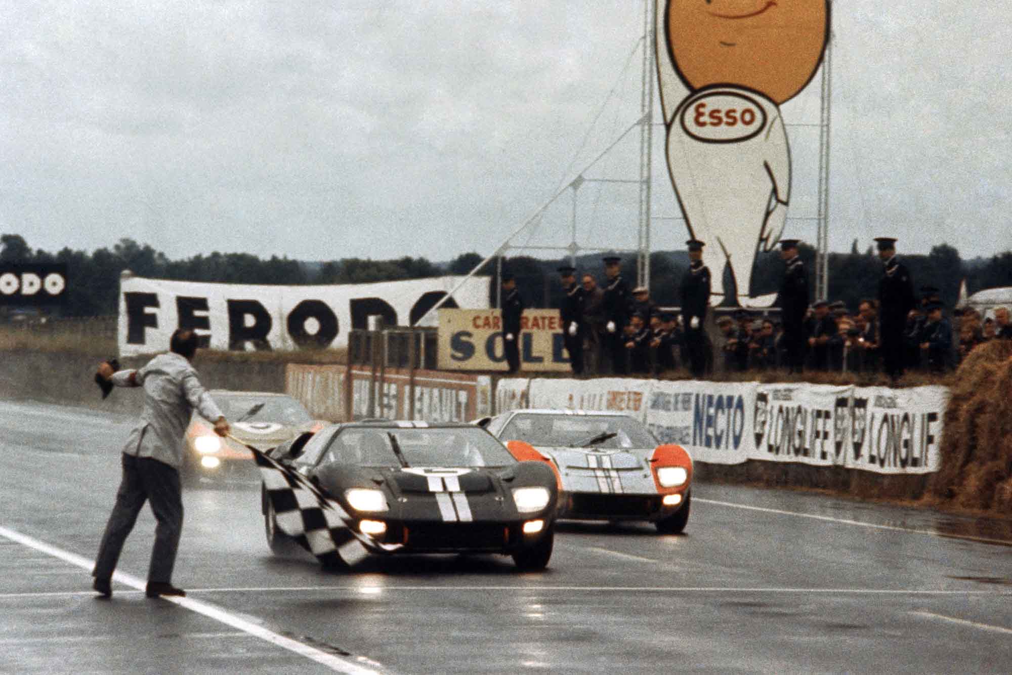 - John Wickham, proprietario della squadra Bentley che ha vinto la gara di Le Mans, muore all'età di 73 anni.