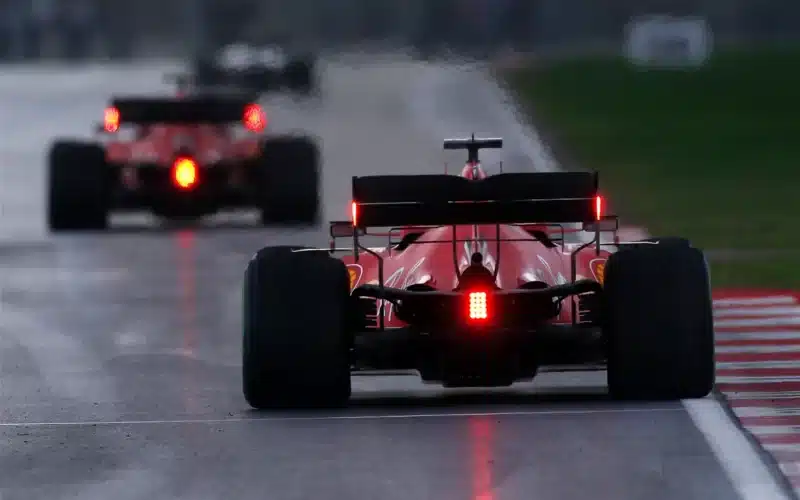 - Cosa significa la luce rossa lampeggiante sul retro di un'auto di Formula 1?