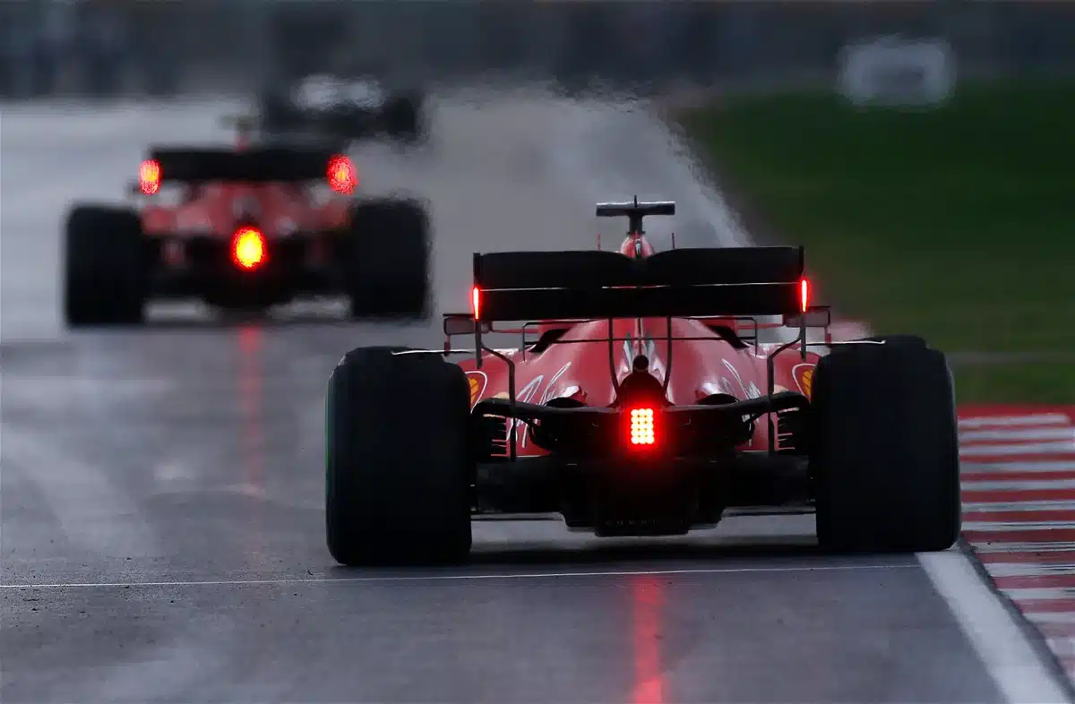 - Cosa significa la luce rossa lampeggiante sul retro di un'auto di Formula 1?