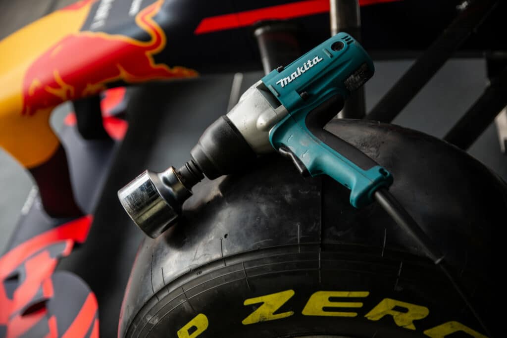 - Incontra il Wheel Gun: un pit stop essenziale per la Formula 1