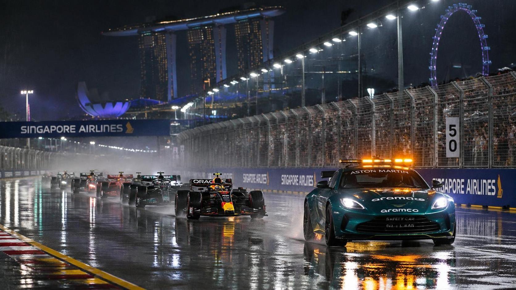 george russell estuvo involucrado en un aterrador accidente mientras las demoras interrumpían el sprint de singapur, dejando a los aficionados esperando actualizaciones.